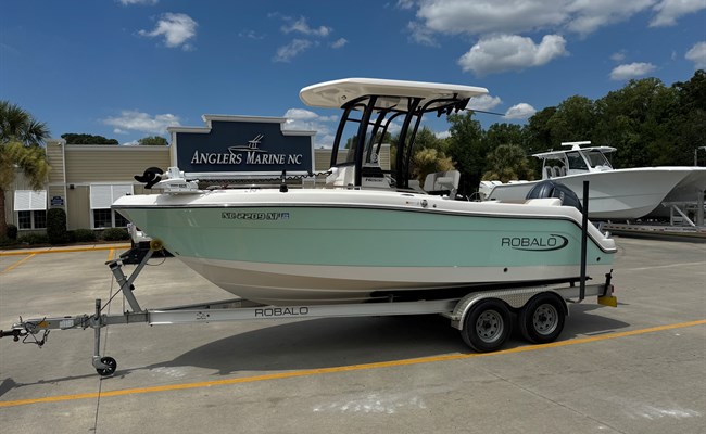 2023 Robalo R222